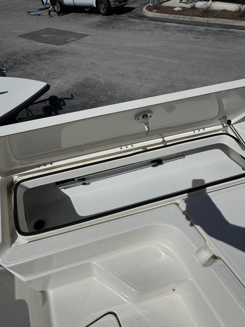 Slide: The Image of Skeeter SX Series SX230 2026 - 35