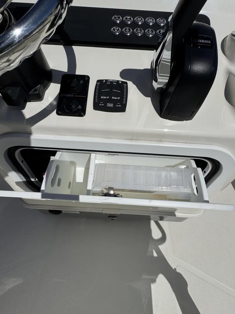 Slide: The Image of Skeeter SX Series SX230 2026 - 43