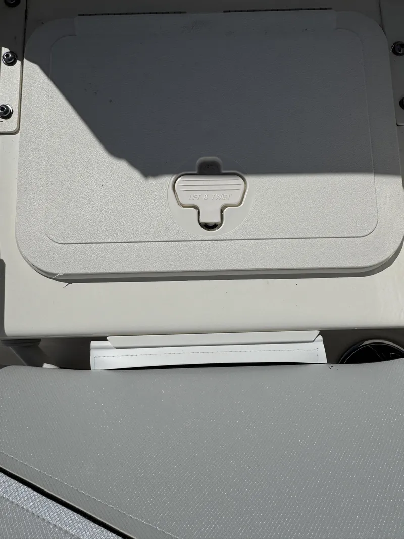 Slide: The Image of Skeeter SX Series SX230 2026 - 45