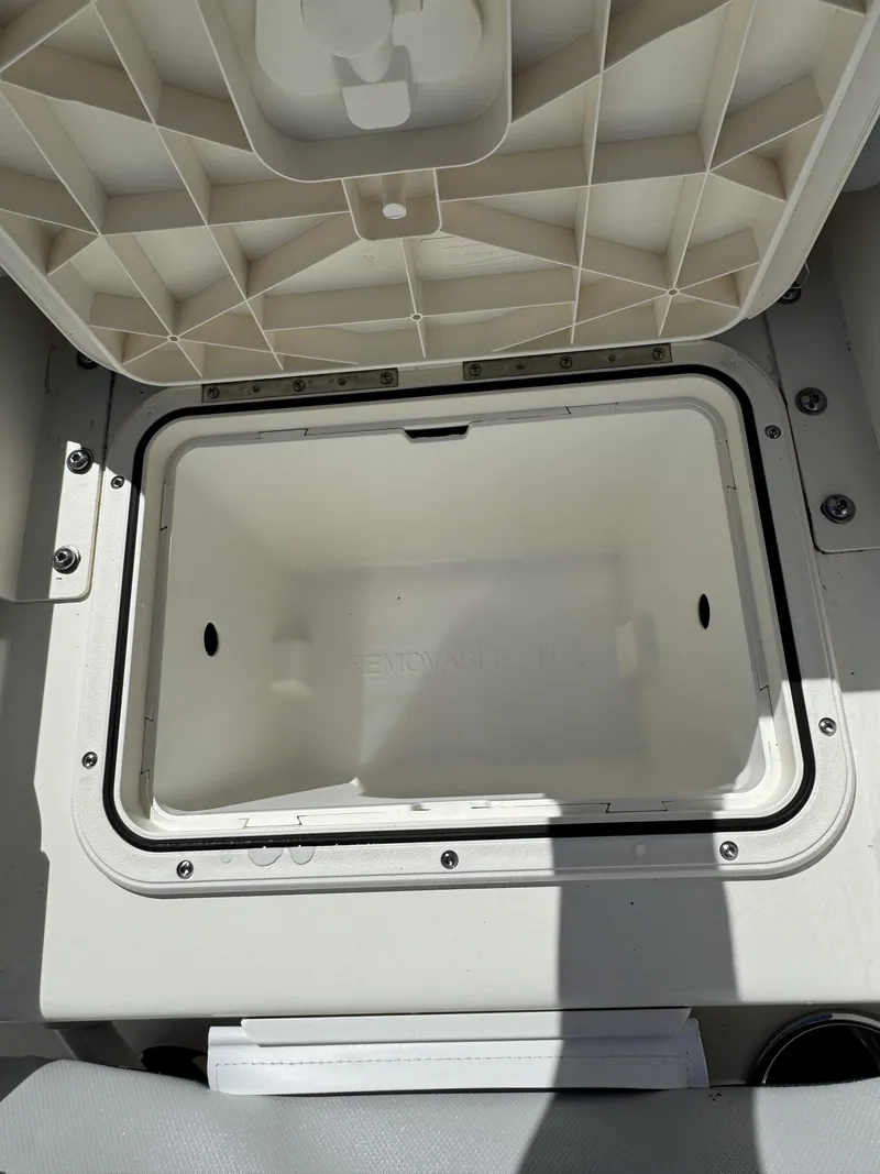 Slide: The Image of Skeeter SX Series SX230 2026 - 46