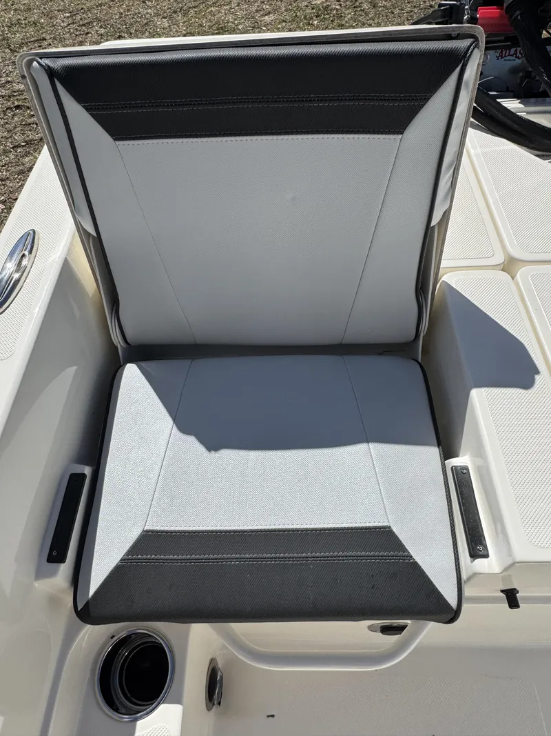 Slide: The Image of Skeeter SX Series SX230 2026 - 50