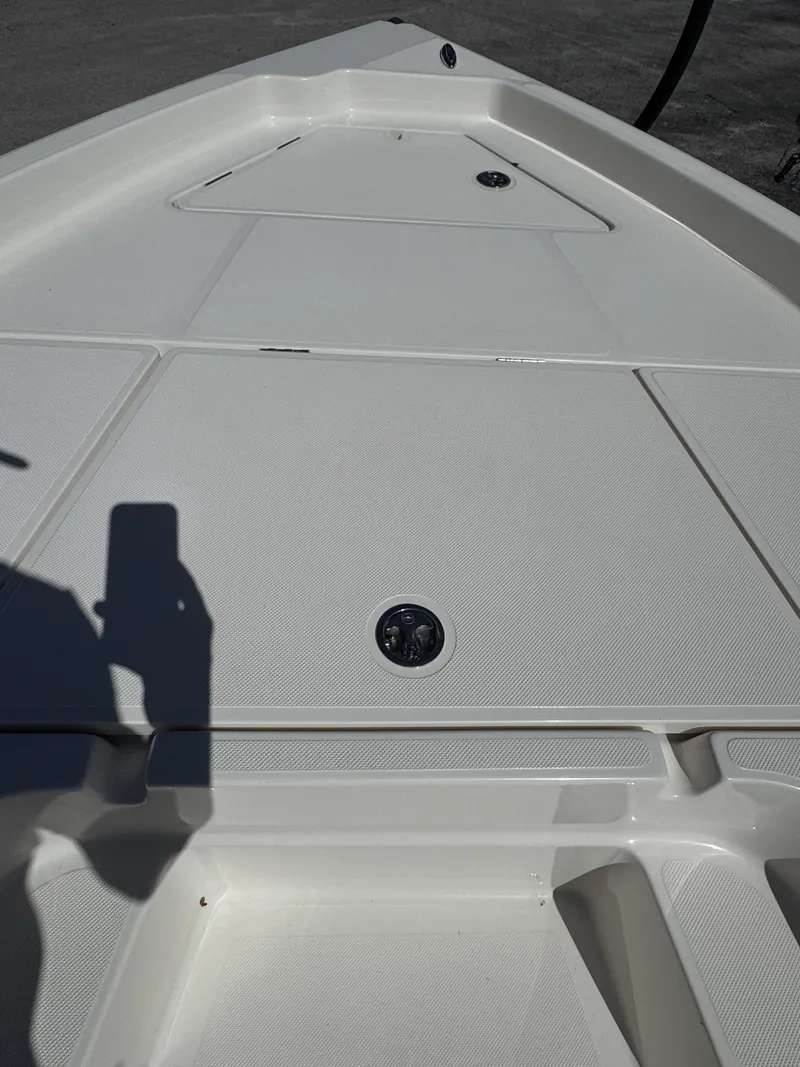 Slide: The Image of Skeeter SX Series SX230 2026 - 7