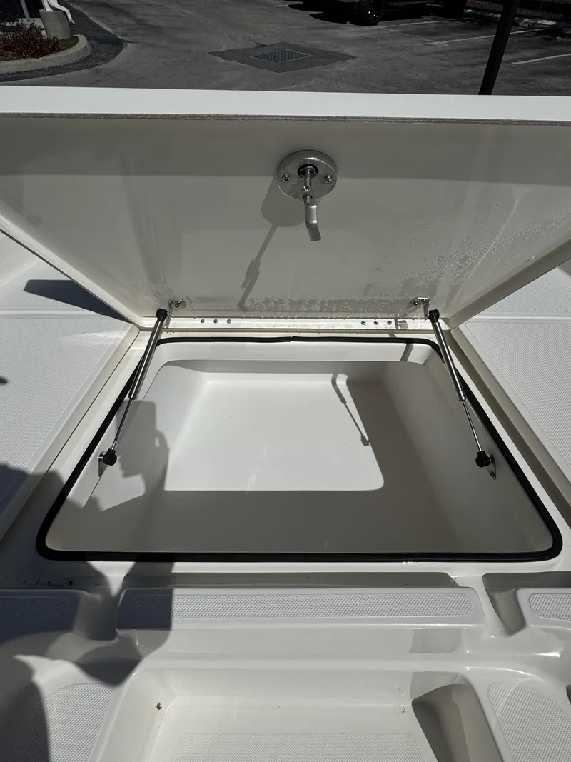 Slide: The Image of Skeeter SX Series SX230 2026 - 8