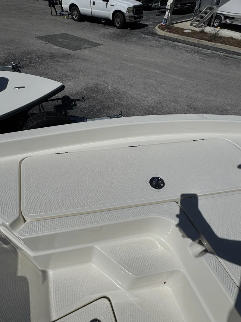 Slide: The Image of Skeeter SX Series SX230 2026 - 9