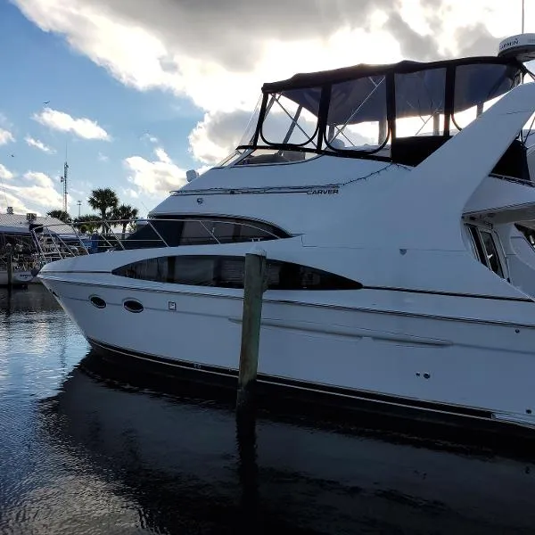 Slide: The Image of Carver Yachts 410 Sport Sedan 2002 - 1