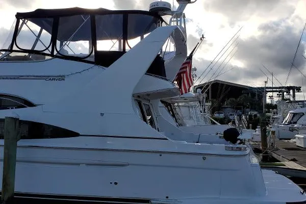 Slide: The Image of Carver Yachts 410 Sport Sedan 2002 - 4