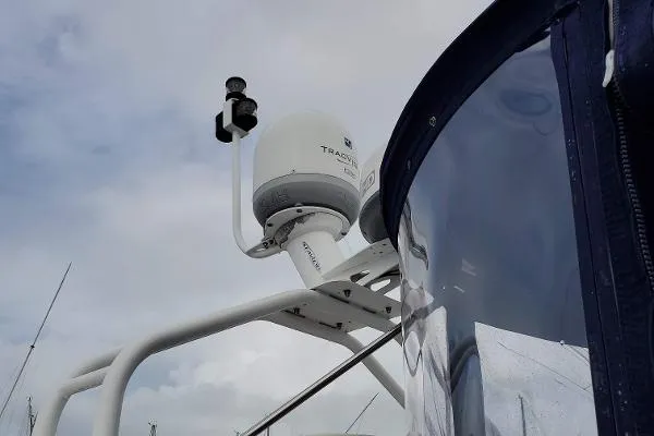 Slide: The Image of Carver Yachts 410 Sport Sedan 2002 - 8