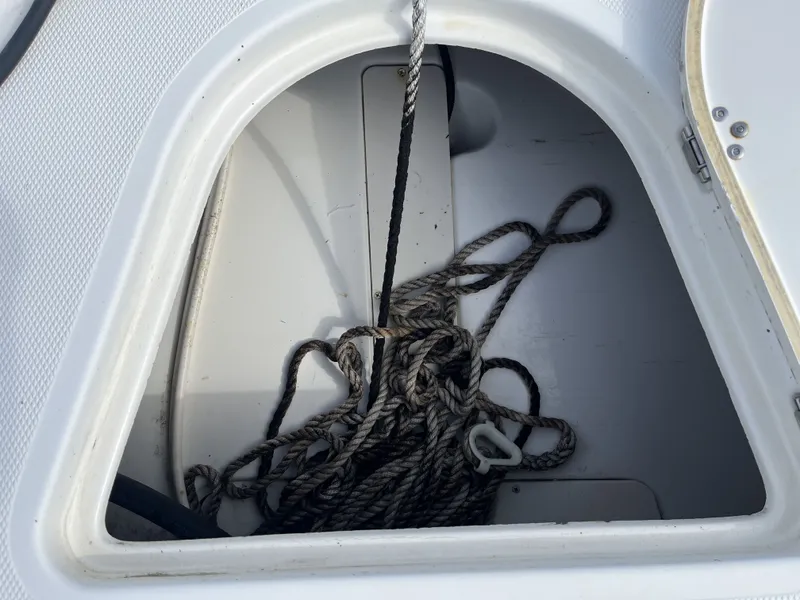 Slide: The Image of Rope in storage compartment of a 2014 Mako 21 LTS boat. - 17