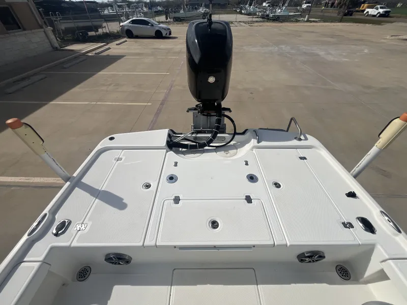 Slide: The Image of Rear view of a 2014 Mako 21 LTS boat on a parking lot. - 22