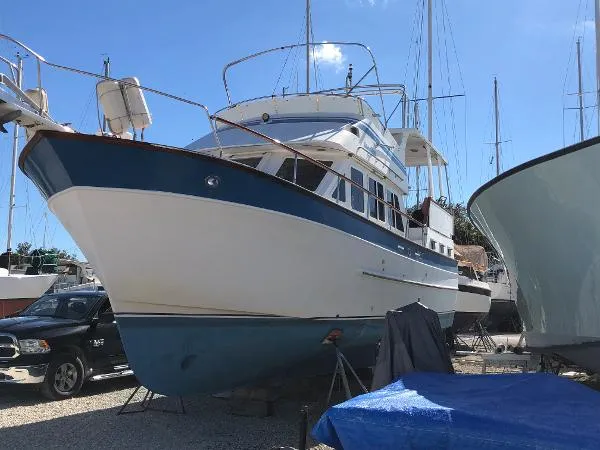 Slide: The Image of Marine Trader Sundeck 1987 - 0