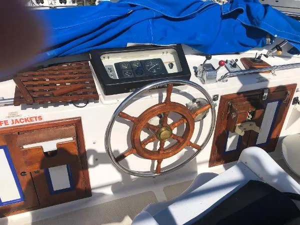 Slide: The Image of Marine Trader Sundeck 1987 - 11