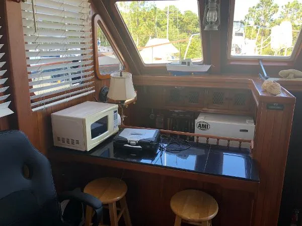 Slide: The Image of Marine Trader Sundeck 1987 - 6