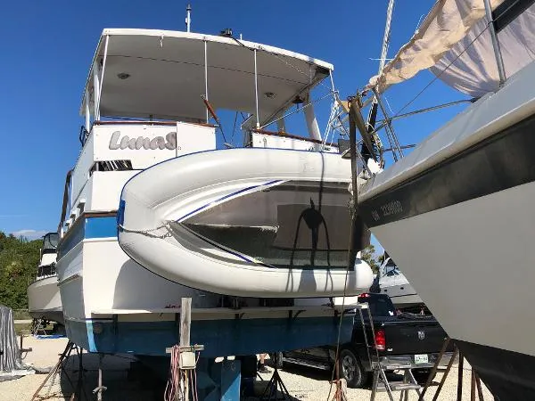 Slide: The Image of Marine Trader Sundeck 1987 - 8