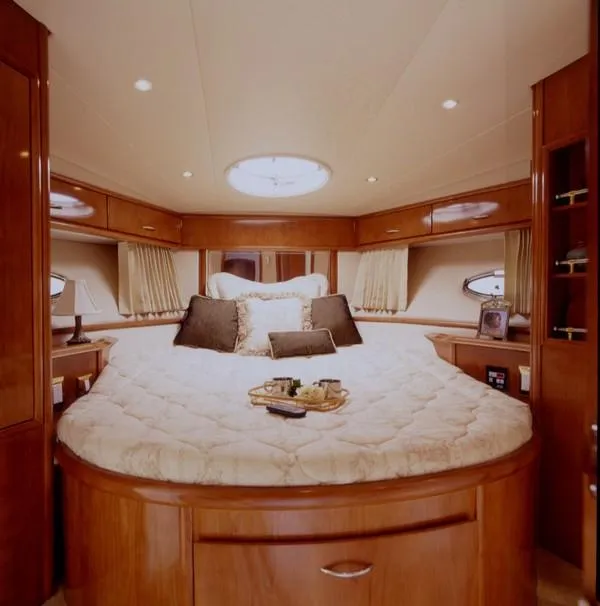 Slide: The Image of Carver Yachts 410 Sport Sedan 2003 - 4