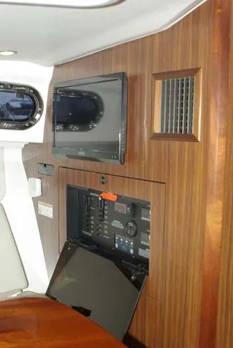 Slide: The Image of Pursuit OS 325 Offshore 2018 - 10