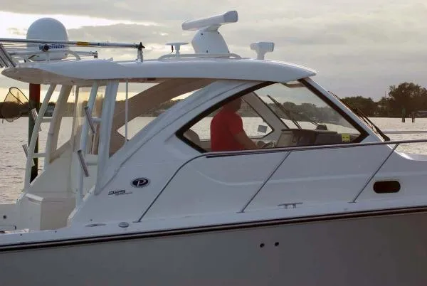 Slide: The Image of Pursuit OS 325 Offshore 2018 - 7