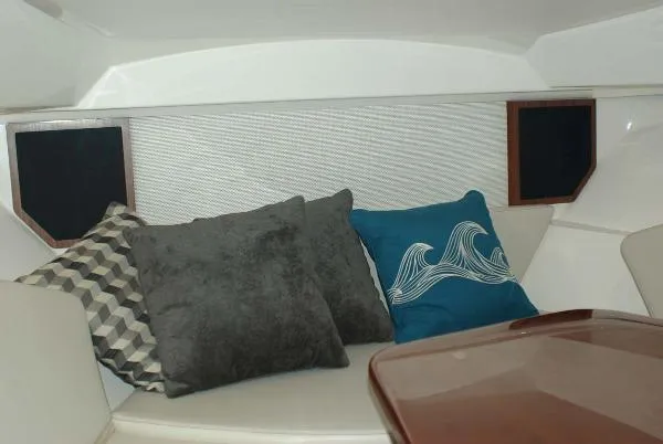 Slide: The Image of Pursuit OS 325 Offshore 2018 - 9