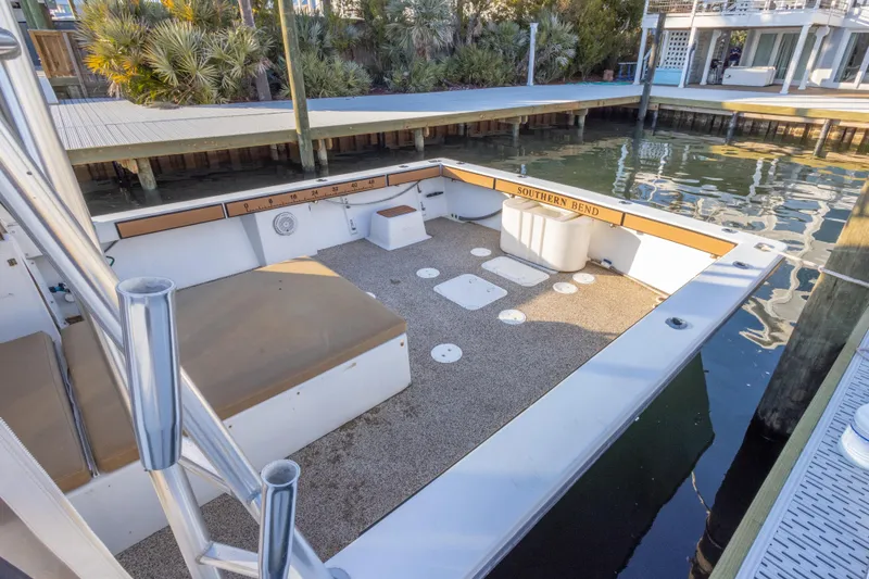 Slide: The Image of Island Hopper 30 boat from 2000 docked, featuring spacious deck and seating area. - 18