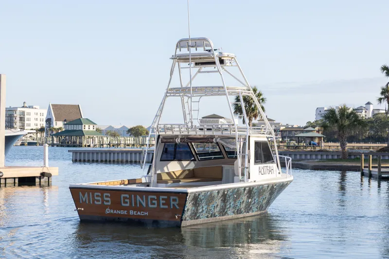 Slide: The Image of 2000 Island Hopper 30 boat docked at marina with waterfront buildings. - 9
