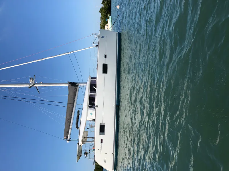 Slide: The Image of Lagoon 400 2010 - 2