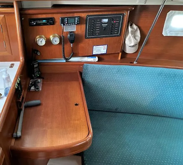 Slide: The Image of Beneteau 331 2000 - 11