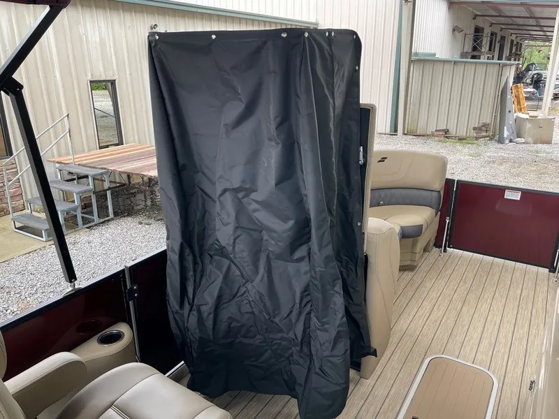 Slide: The Image of Interior of 2024 Starcraft SLS 3 Q DH with black curtain. - 11