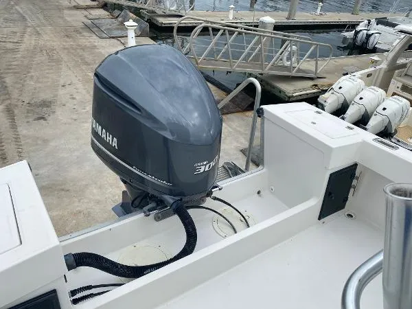 Slide: The Image of Regulator Marine 23 Center Console 2001 - 4