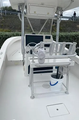 Slide: The Image of Regulator Marine 23 Center Console 2001 - 5