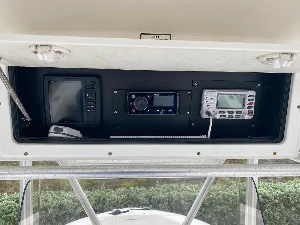 Slide: The Image of Regulator Marine 23 Center Console 2001 - 6