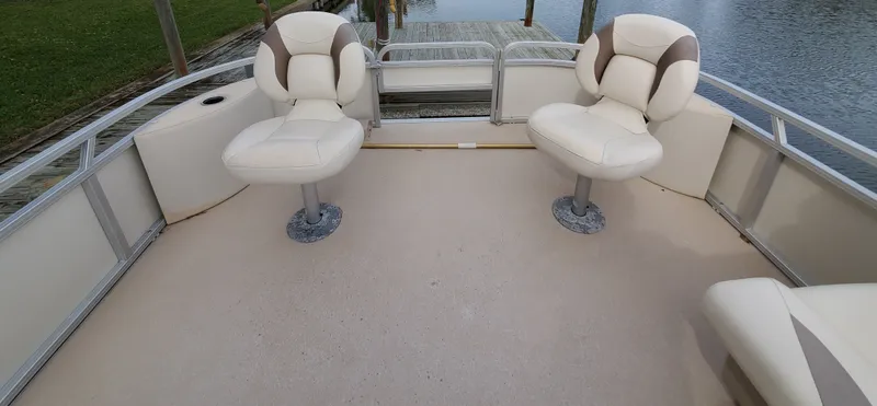 Slide: The Image of Smoker Craft Sun Fisher 2010 - 4