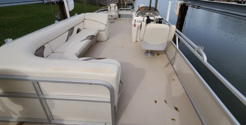 Slide: The Image of Smoker Craft Sun Fisher 2010 - 5