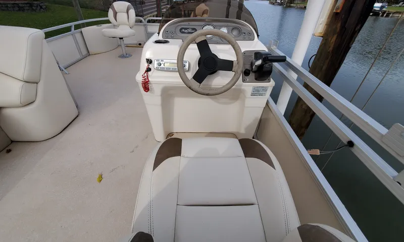 Slide: The Image of Smoker Craft Sun Fisher 2010 - 8