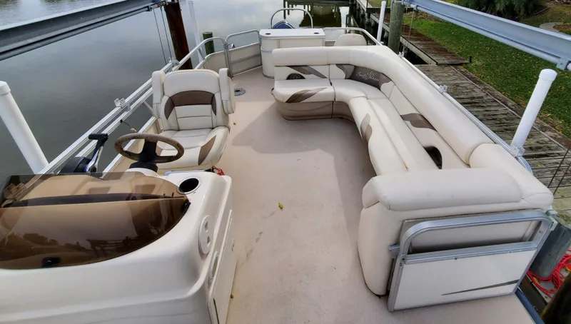 Slide: The Image of Smoker Craft Sun Fisher 2010 - 9
