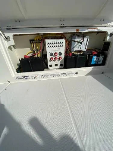 Slide: The Image of Robalo R305 Walkaround 2012 - 11