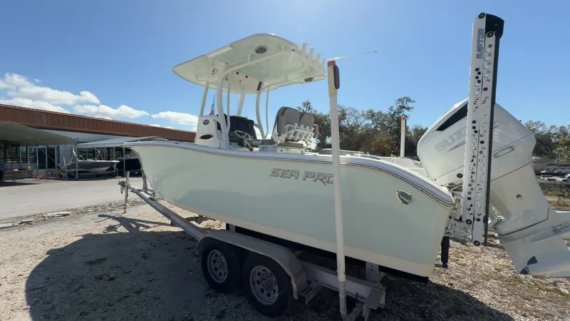 Slide: The Image of Sea Pro 239 DLX 2021 - 12