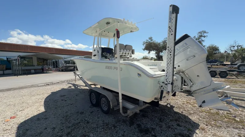 Slide: The Image of Sea Pro 239 DLX 2021 - 15