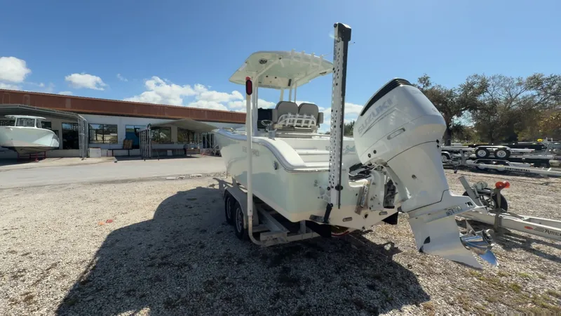 Slide: The Image of Sea Pro 239 DLX 2021 - 17