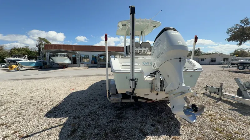 Slide: The Image of Sea Pro 239 DLX 2021 - 20