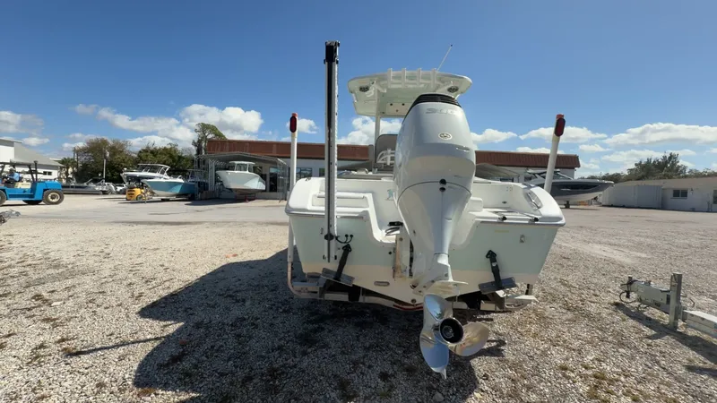 Slide: The Image of Sea Pro 239 DLX 2021 - 22