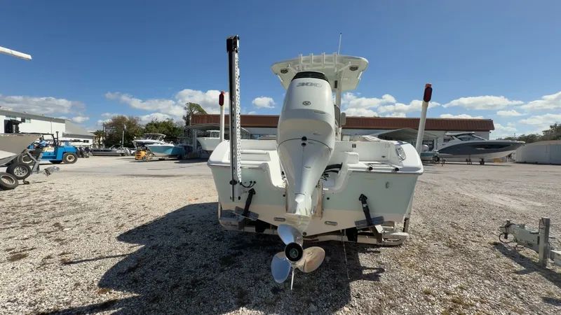 Slide: The Image of Sea Pro 239 DLX 2021 - 23