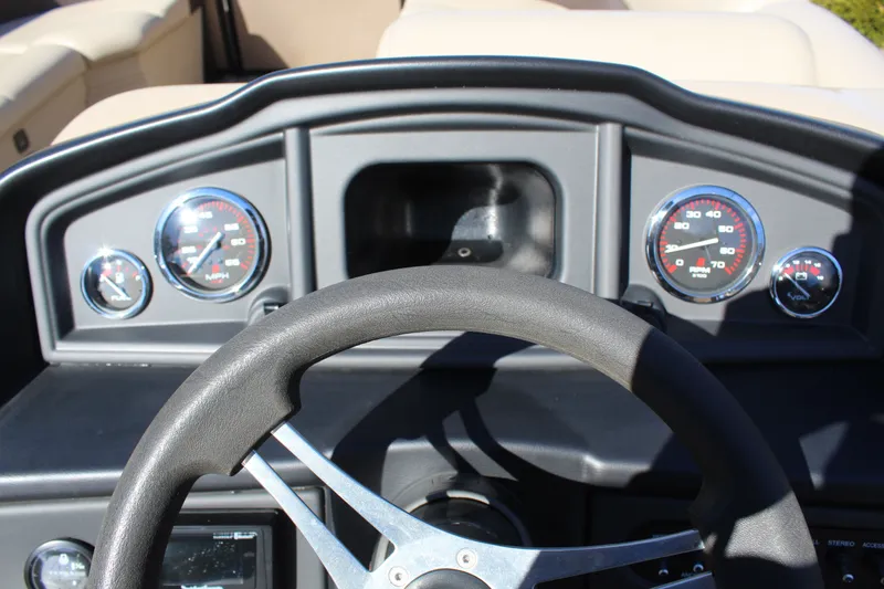 Slide: The Image of Bentley Pontoons 223 Swingback 3/4 tube 2021 - 10