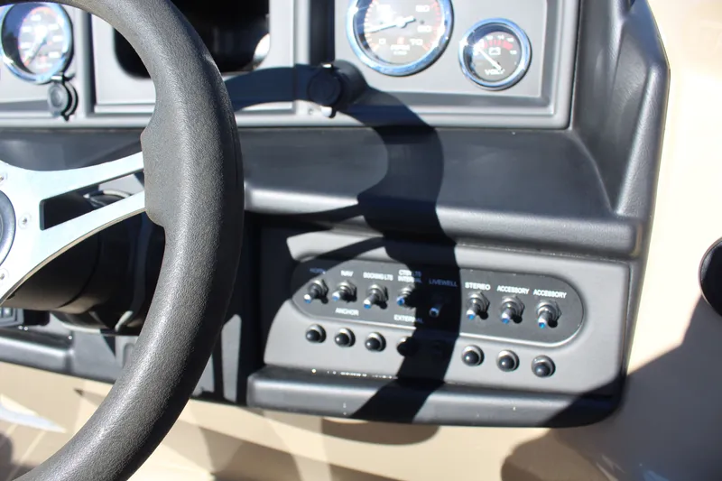 Slide: The Image of Bentley Pontoons 223 Swingback 3/4 tube 2021 - 11