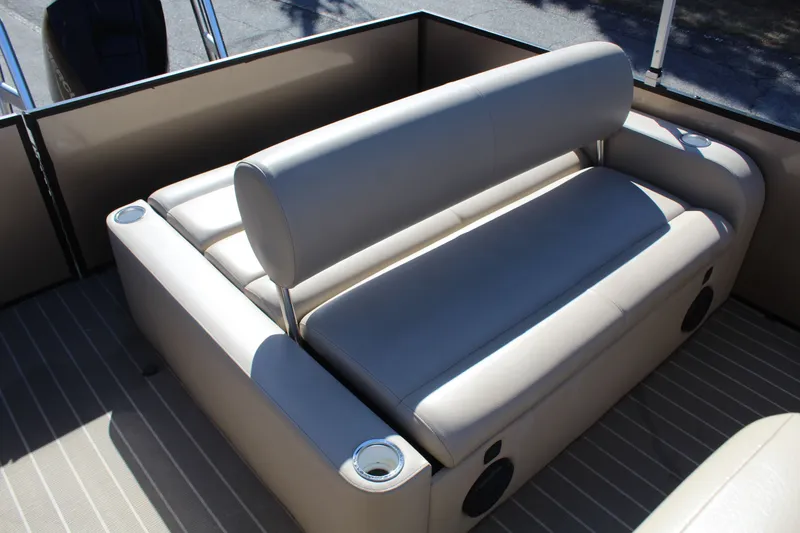 Slide: The Image of Bentley Pontoons 223 Swingback 3/4 tube 2021 - 13