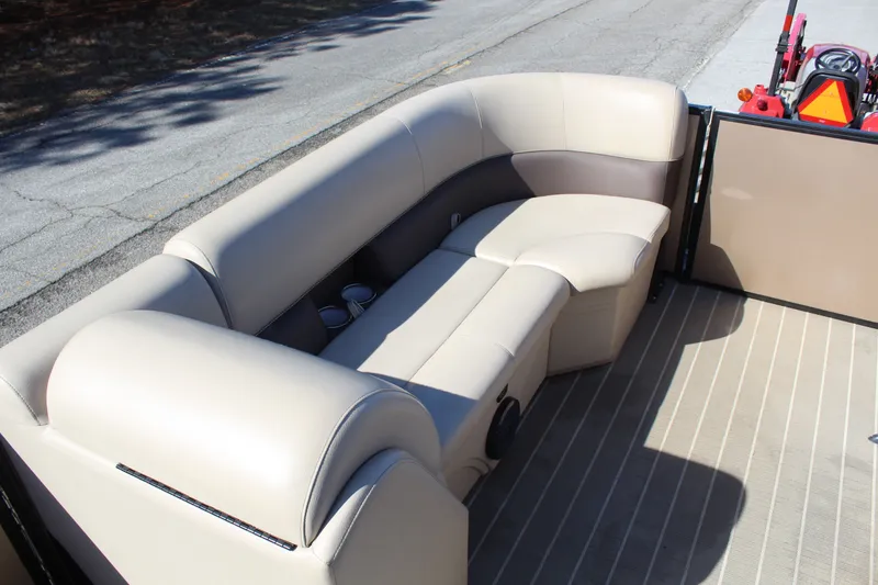 Slide: The Image of Bentley Pontoons 223 Swingback 3/4 tube 2021 - 15