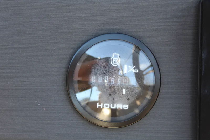 Slide: The Image of Bentley Pontoons 223 Swingback 3/4 tube 2021 - 16