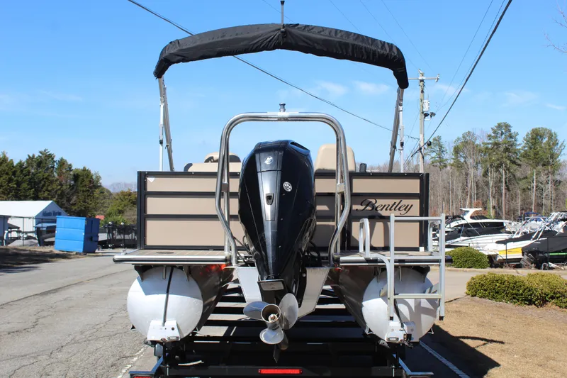 Slide: The Image of Bentley Pontoons 223 Swingback 3/4 tube 2021 - 5