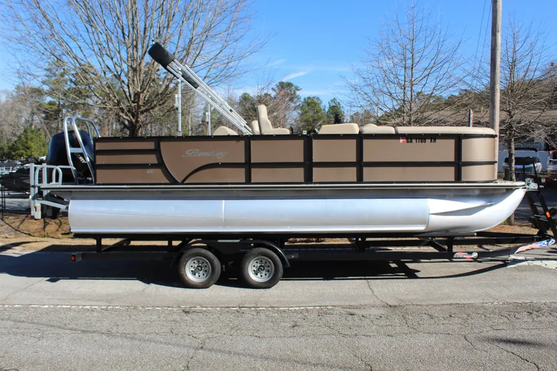 Slide: The Image of Bentley Pontoons 223 Swingback 3/4 tube 2021 - 6