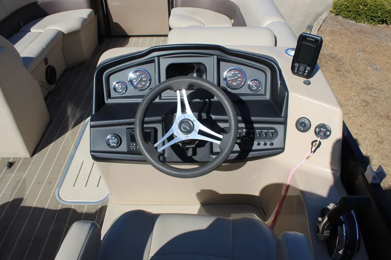 Slide: The Image of Bentley Pontoons 223 Swingback 3/4 tube 2021 - 9