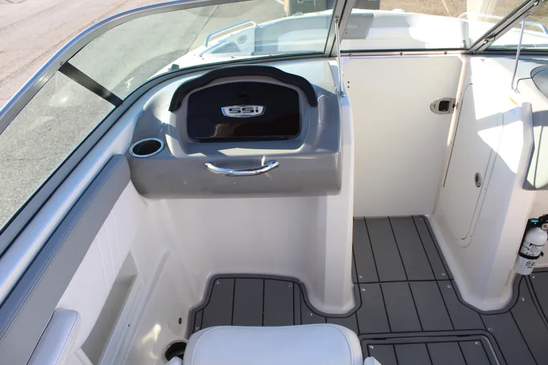 Slide: The Image of Chaparral 23 SSi O/B 2021 - 12