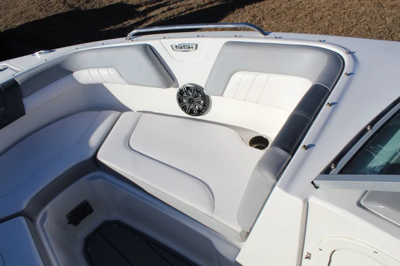 Slide: The Image of Chaparral 23 SSi O/B 2021 - 19